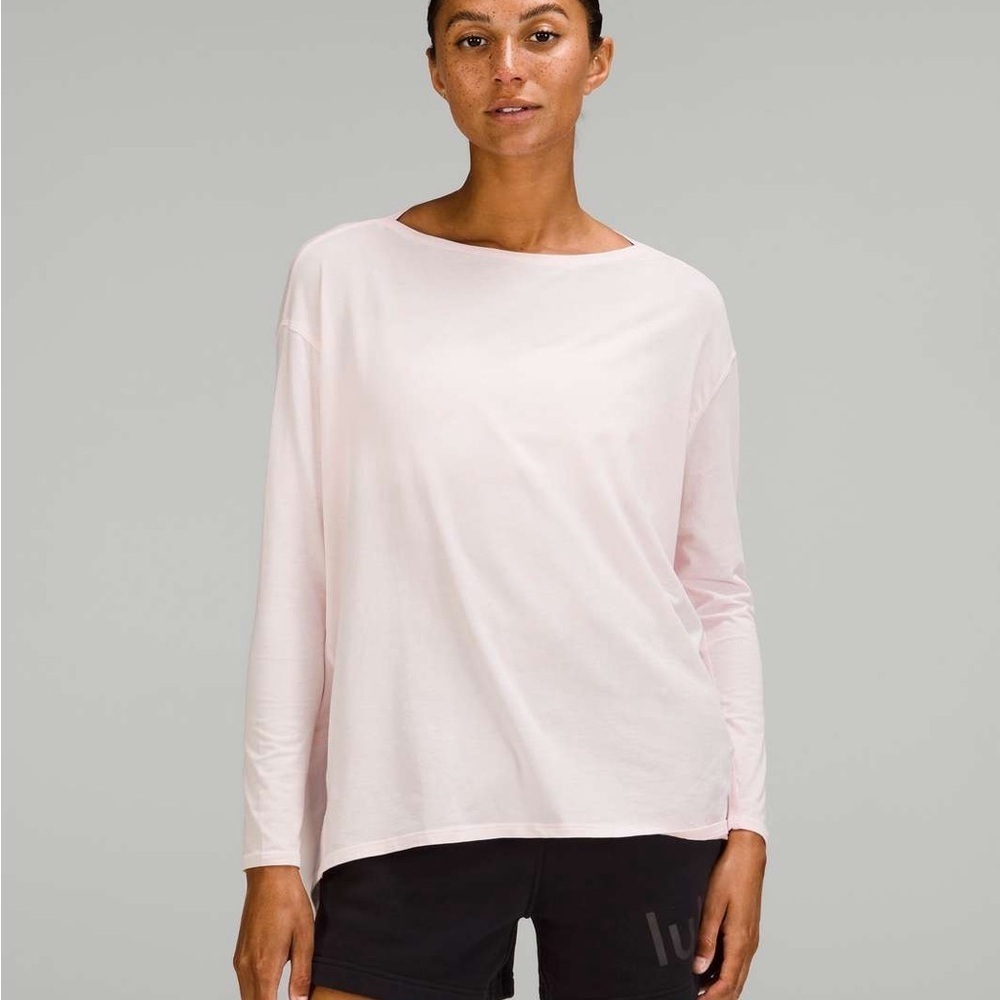 Lululemon Back in Action
Long Sleeve Shirt
Strawberry Milkshake